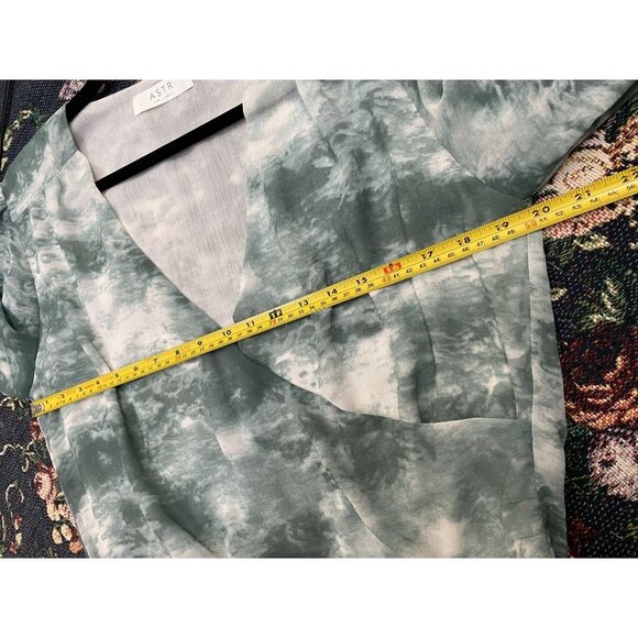 ASTR The Label faux Wrap Top Womens Medium Green Tie Dye Boho Beach Vacation - Picture 6 of 15